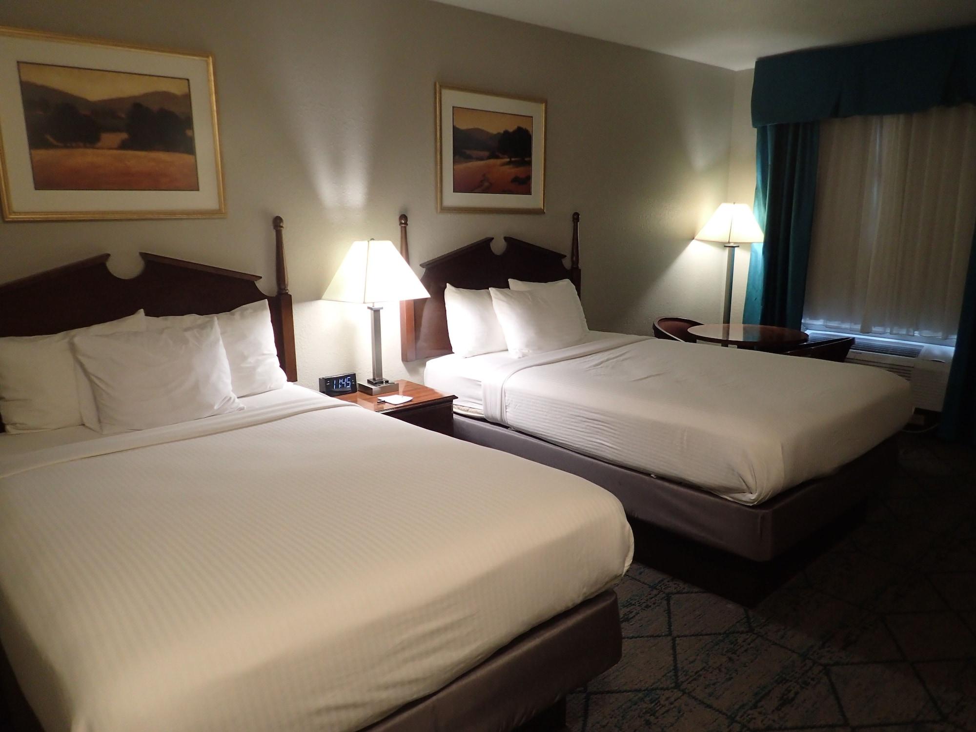 Baymont By Wyndham Effingham Hotel Exterior photo